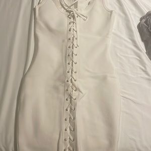 Breaks new white dress without tags